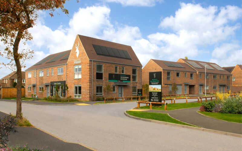 002 Bellway TG Roe Wood Park External