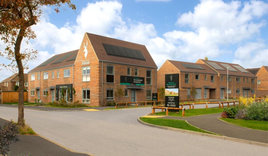 002 Bellway TG Roe Wood Park External